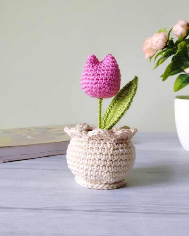Tulip Flower Pot j